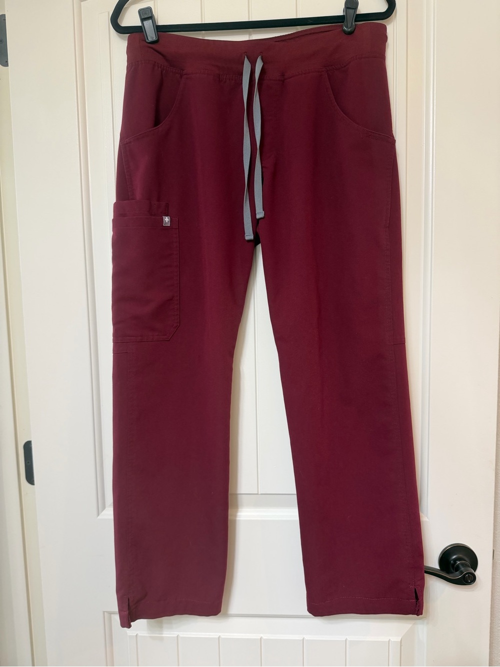 FIGS KADE scrub pants color burgundy size, Medium P
